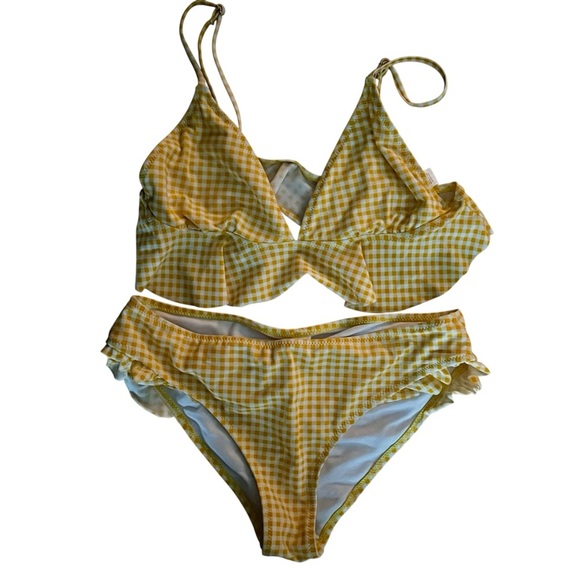 15 pieces total that can be Mix and Match Bikinis size L - Picture 9 of 10